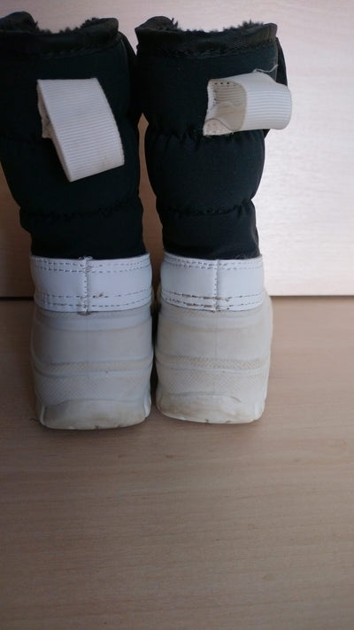 Pre Loved Roarsome (Dinoski) Kids Snow Boots Size EU28 (370)